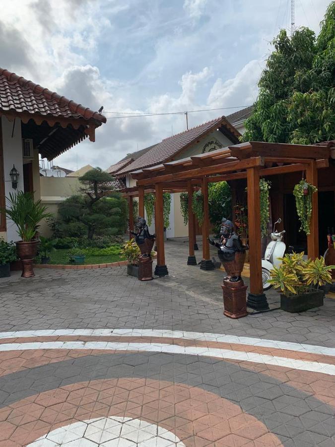 Dem Ayem Heritage Guest House Jogjakarta Buitenkant foto