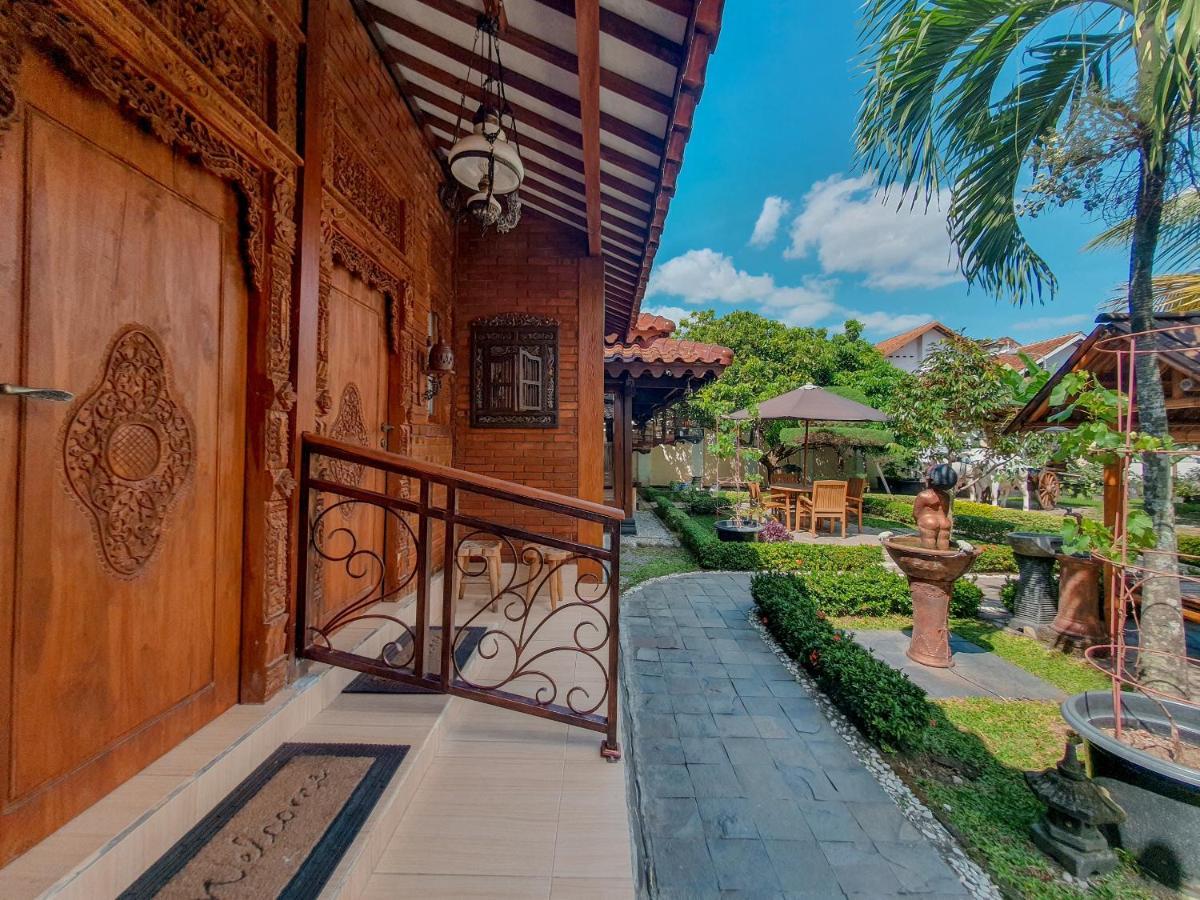 Dem Ayem Heritage Guest House Jogjakarta Buitenkant foto