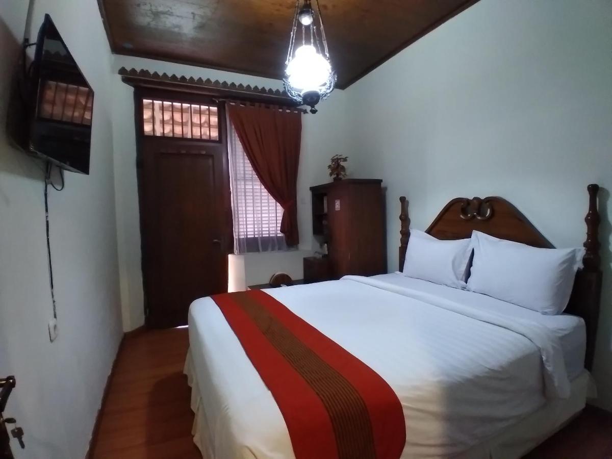 Dem Ayem Heritage Guest House Jogjakarta Buitenkant foto