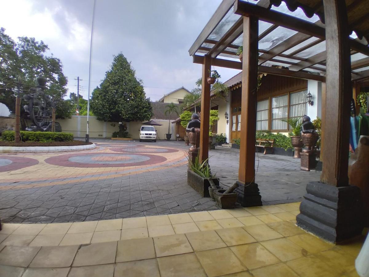 Dem Ayem Heritage Guest House Jogjakarta Buitenkant foto