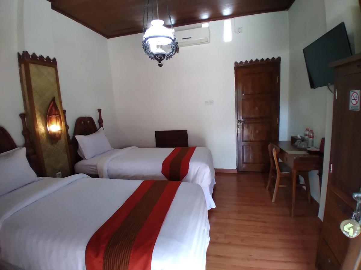 Dem Ayem Heritage Guest House Jogjakarta Buitenkant foto